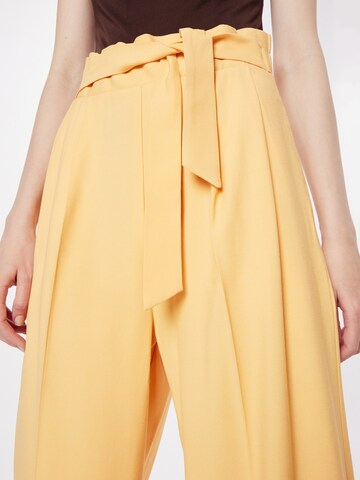 NAF NAF Wide leg Pleat-front trousers 'ERIKA' in Yellow