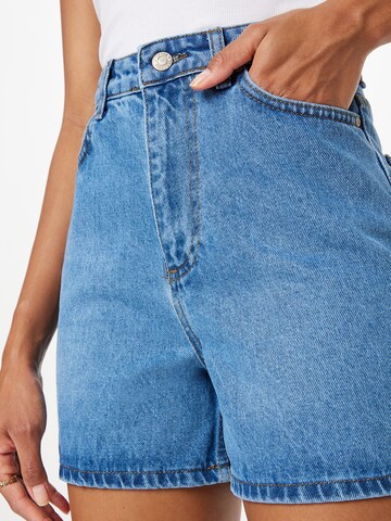 Trendyol Regular Shorts in Blau