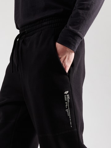 Tapered Pantaloni sport de la 4F pe negru