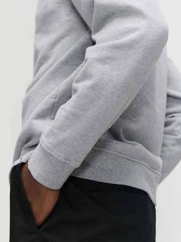 SANVT Sweatshirt 'The Perfect Sweatshirt'‌‌‌‌‌‌ in Grau