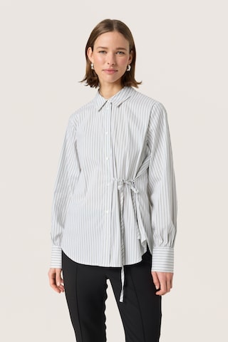 SOAKED IN LUXURY Blouse 'Helen' in Green: front