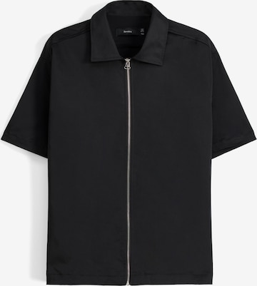 Bershka Regularny krój Koszula w kolorze czarny: przód