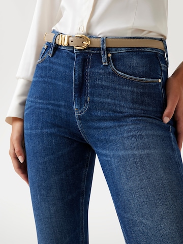 GUESS Flared Jeans in Blau