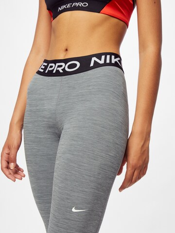 NIKE Skinny Sporthose in Grau