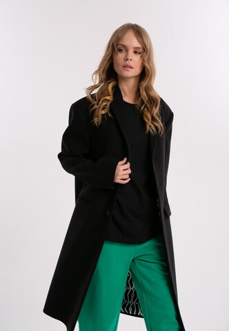 ET Nos Between-Seasons Coat in Black: front