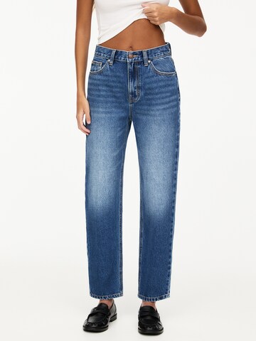 Pull&Bear Loose fit Jeans in Blue: front