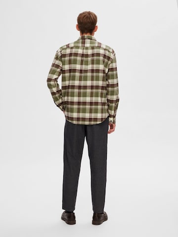 SELECTED HOMME Comfort fit Button Up Shirt 'Owen' in Green