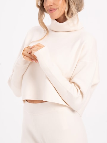 MYLAVIE by Sarah Harrison Trui in Wit