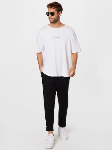 T-shirt oversize 'Be Yourself' NU-IN Plus en blanc