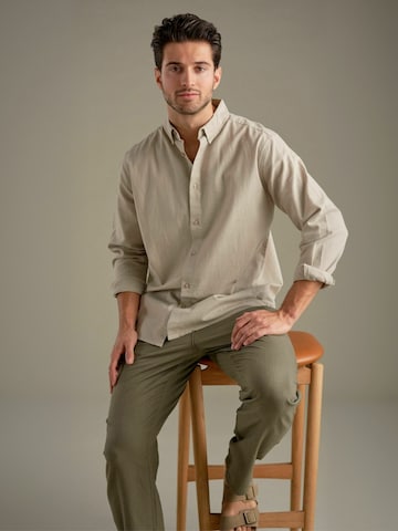 Coupe regular Chemise ' Linen Blend ' TEESHOPPEN en beige