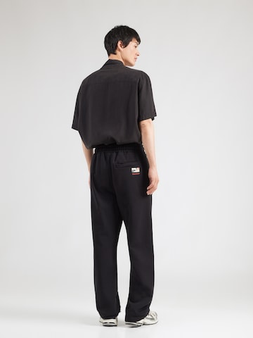 Regular Pantalon Pegador en noir
