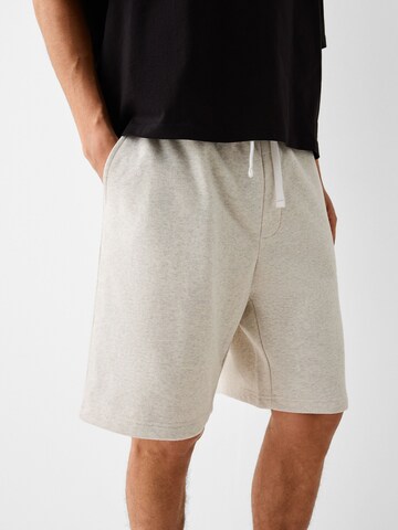 Bershka Loosefit Shorts in Grau