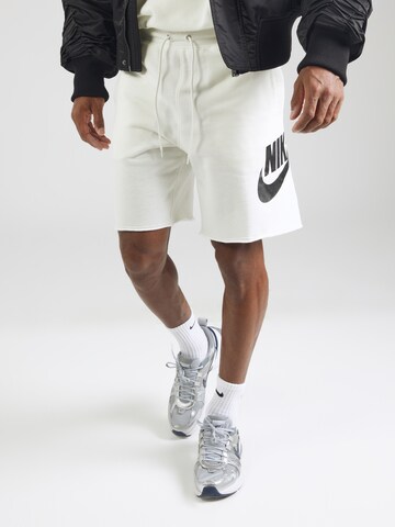 Loosefit Pantaloni 'CLUB ALUMNI' di Nike Sportswear in beige: frontale