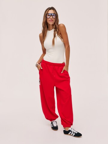 Kamila Šikl Loosefit Broek in Rood