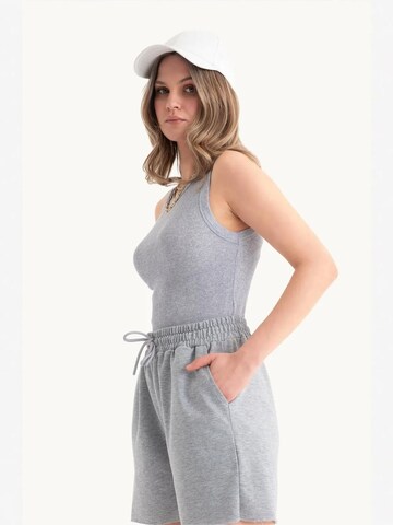 Pantalons de tailleur Hiccup en gris