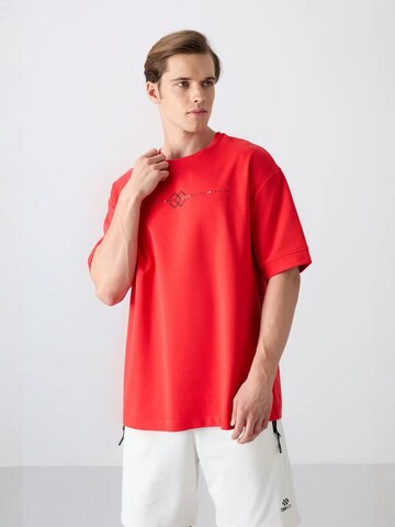 Tommy Life Shirt in Red: front