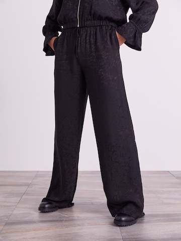 ABOUT YOU x Iconic by Tatiana Kucharova Loose fit Pants 'Vicky' in Black: front