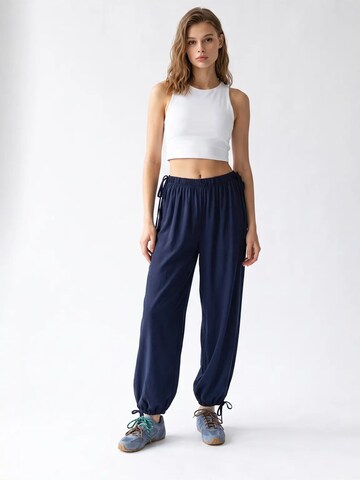 Tapered Pantaloni de la MixRay pe albastru