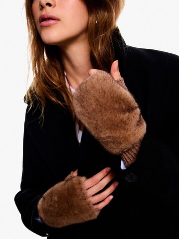 Scaldapolsi di Bershka in beige