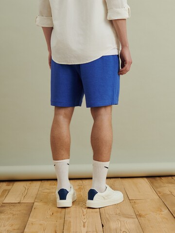 DAN FOX APPAREL Regular Shorts 'Miko' in Blau