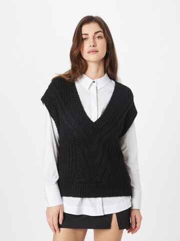 Mavi Sweater in Black: front