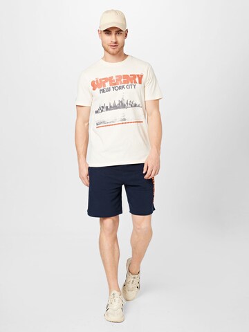 Superdry T-shirt i vit