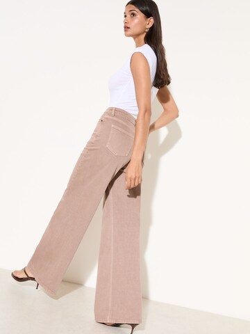 Wide Leg Jean Friends Like These en beige