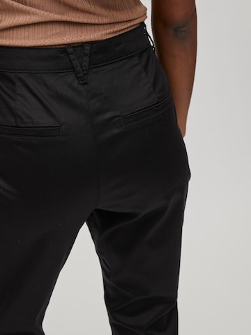 VILA Ozke Chino hlače | črna barva