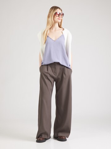 Haut 'Gesa' ABOUT YOU en bleu