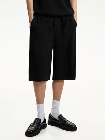 Loosefit Pantalon à pince Bershka en noir : devant