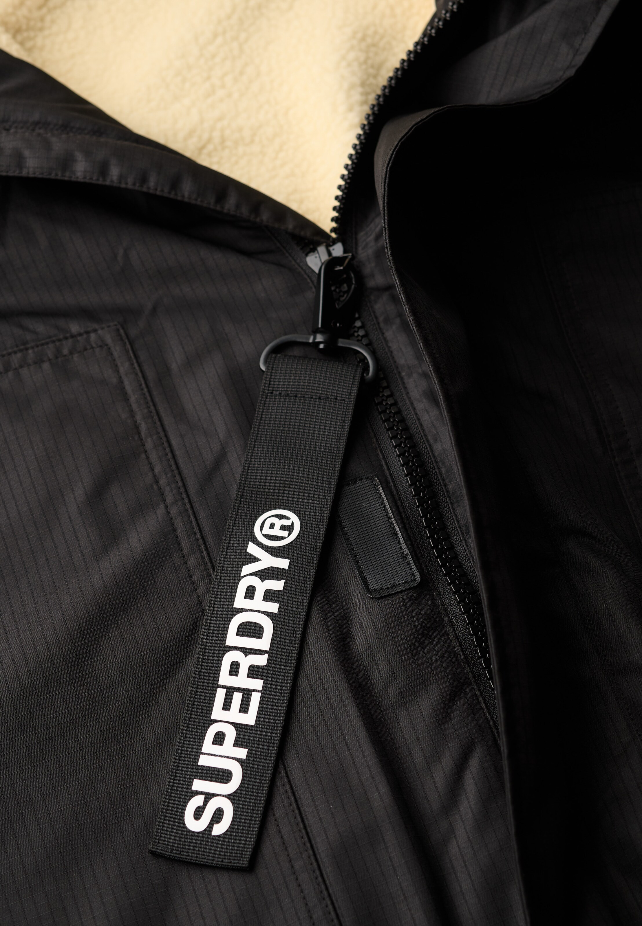 Manteau mi-saison 'Dry Robe' Superdry en noir