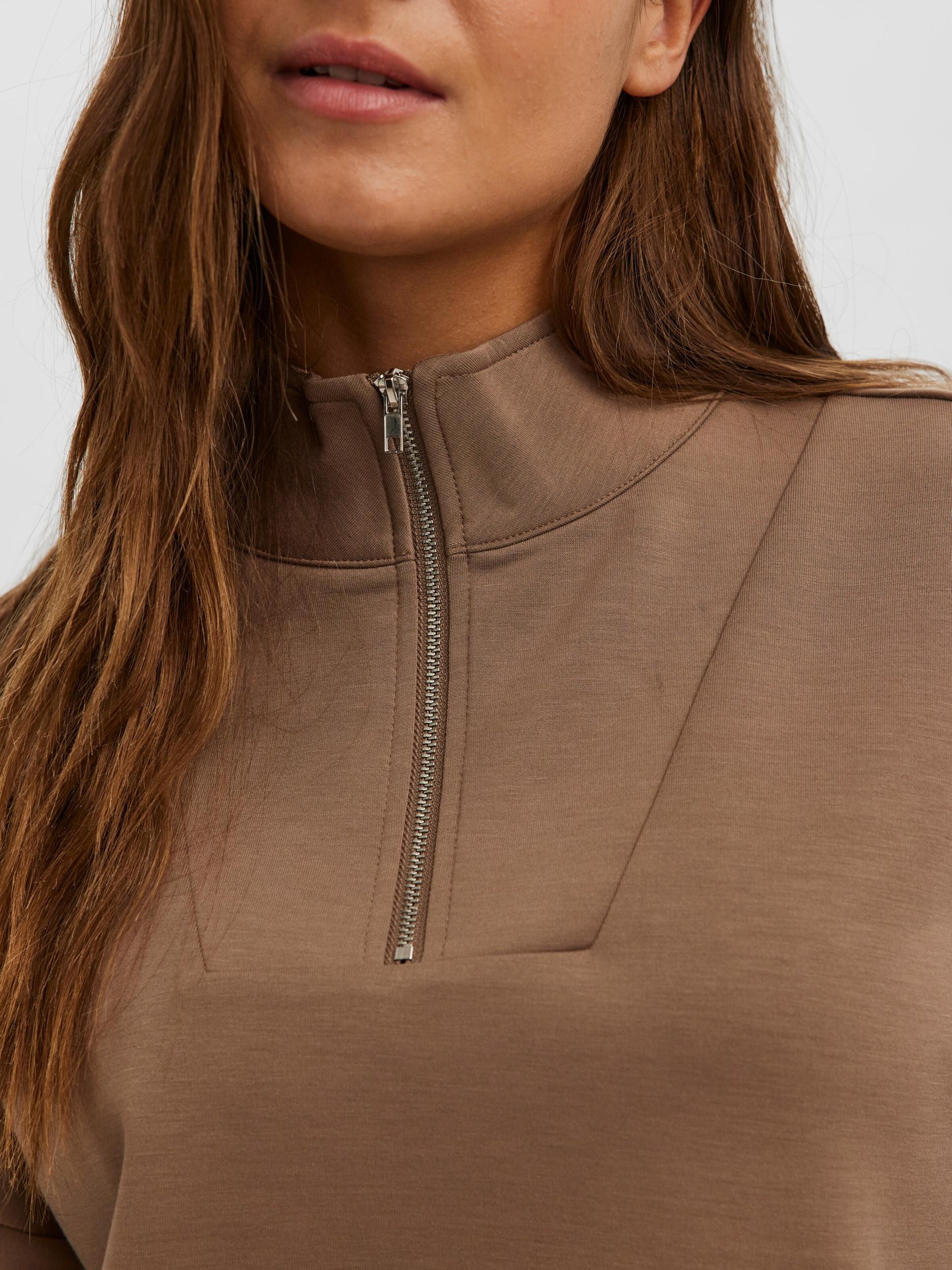 VERO MODA Sweatshirt Bjanka in Braun VERO MODA Sweatshirt Bjanka in Braun
