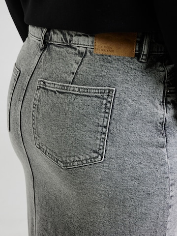 Jupe 'VMCVeri' Vero Moda Curve en gris