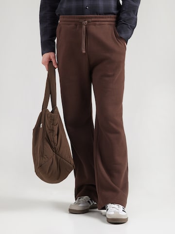 HOLLISTER Широка кройка Панталон в кафяво: отпред