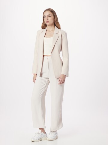 Tapered Pantaloni 'Ava' di ABOUT YOU in bianco