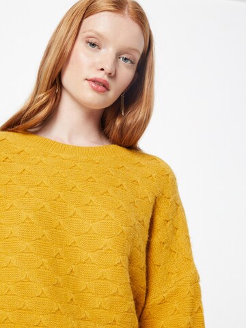 Molly BRACKEN Sweater in Yellow