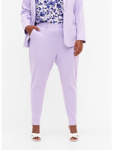 Effilé Pantalon 'Maddie' Zizzi en violet : devant