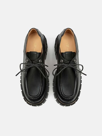 Scarpa stringata 'MY OWN STRENGTH' di L37 HANDMADE SHOES in nero