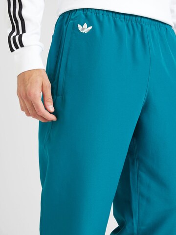 Loosefit Pantaloni 'Neuclassics' di ADIDAS ORIGINALS in verde