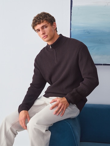 Next - Jersey en marrón