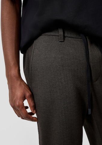 QS Regular Broek in Zwart: voorkant