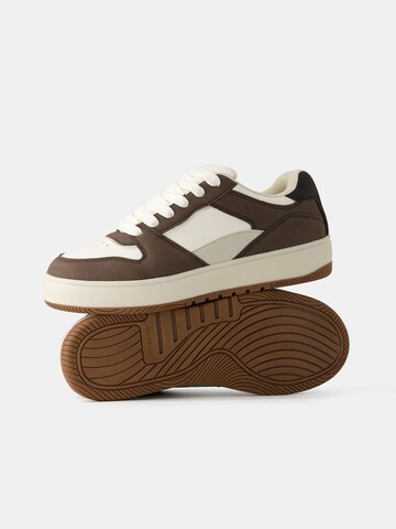 Bershka Sneaker low i brun