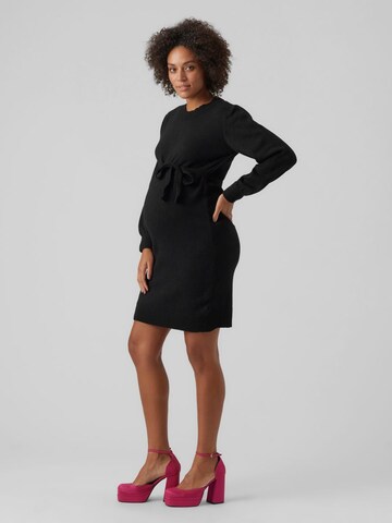 Robes en maille 'NEWANNE' MAMALICIOUS en noir : devant