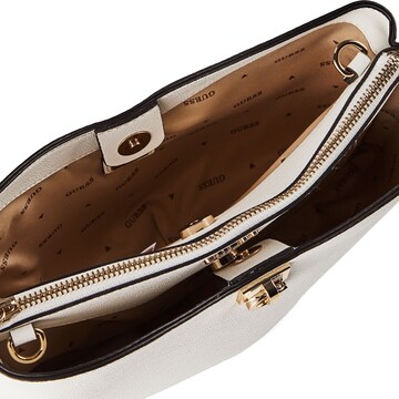 GUESS Schultertasche 'Bianca' in Weiß