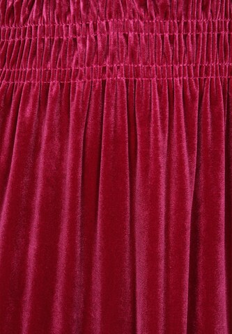 NAEMI Dress in Red