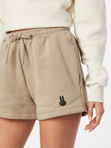 Ocay Regular Shorts in Grau