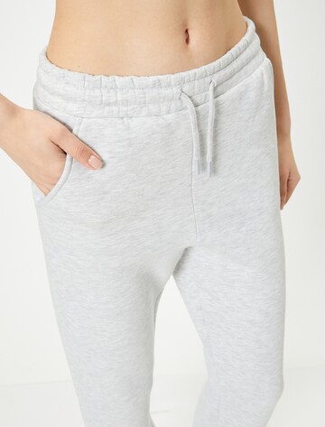 Koton Tapered Broek in Grijs