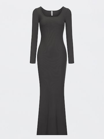 cfab (formerly creamy fabrics) Klänning 'Ribbed Long Sleeve Maxikleid' i brun: framsida