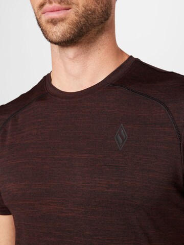 SKECHERS - Camiseta funcional en marrón