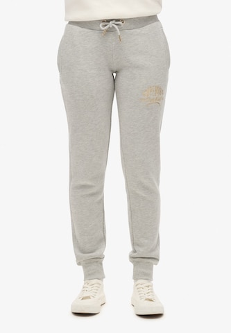 Superdry Tapered Broek in Beige: voorkant